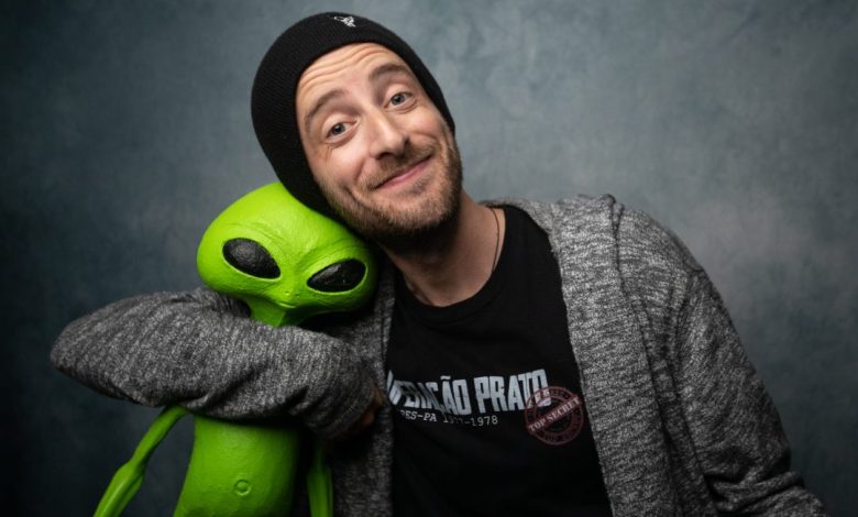 Studio Notícias | Studio TV Fotógrafo de Veranópolis lança "O Guia Prático da Ufologia"