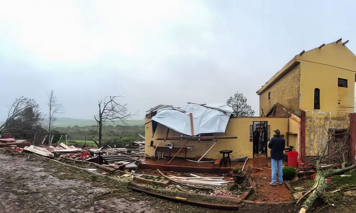 Marinha resgata pessoas ilhadas no Rio Grande do Sul após ciclone 1 Studio Notícias | Studio TV Marinha resgata pessoas ilhadas no Rio Grande do Sul após ciclone