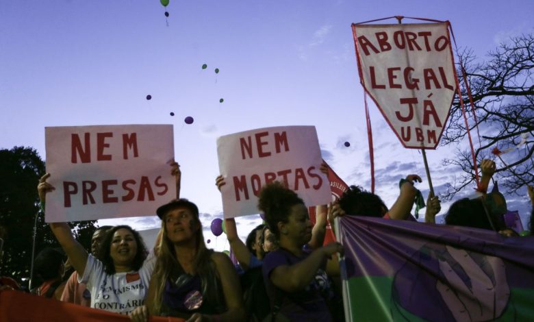 Studio Notícias | Studio TV Legalização do aborto volta ao debate público com julgamento no STF