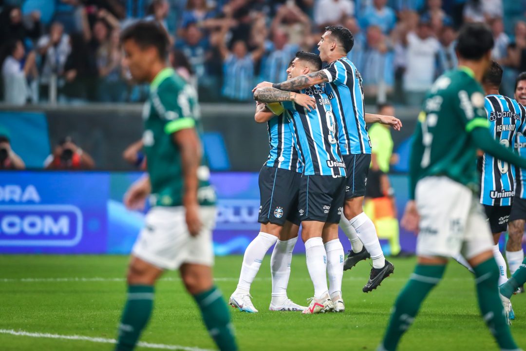 Grêmio vence Palmeiras por 1 a 0 na Arena e retoma terceira colocação no Brasileirão 1 Studio Notícias | Studio TV Grêmio vence Palmeiras por 1 a 0 na Arena e retoma terceira colocação no Brasileirão