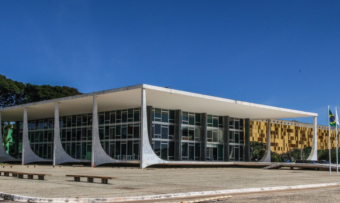 Brasília registra chuva depois de 167 dias de seca recorde 1 Studio Notícias | Studio TV Brasília registra chuva depois de 167 dias de seca recorde