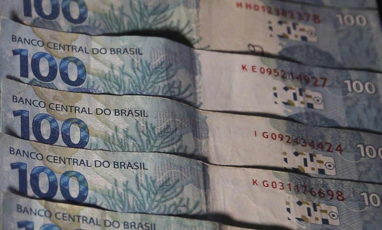 Studio Notícias | Studio TV Juros médios dos bancos seguem em queda para 43,5% ao ano