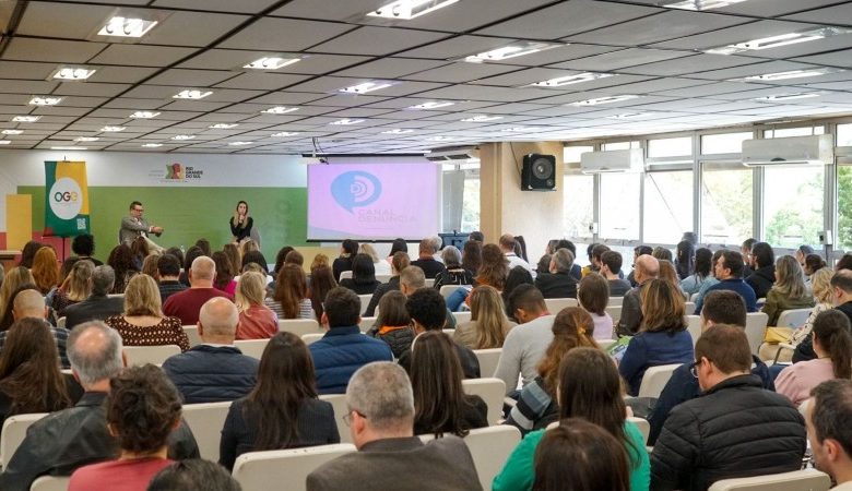 Studio Notícias | Studio TV Ouvidoria orienta servidores sobre encaminhamento de denúncias de irregularidades