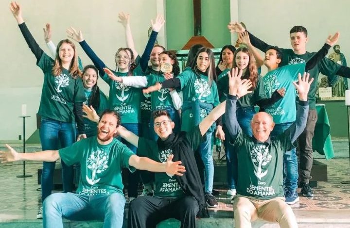 Studio Notícias | Studio TV Coro Sementes do Amanhã prepara novo espetáculo "Deixe-me ir - preciso andar"