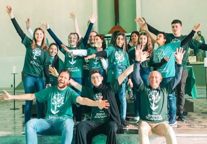 Coro Sementes do Amanhã prepara novo espetáculo "Deixe-me ir - preciso andar" 1 Studio Notícias | Studio TV Coro Sementes do Amanhã prepara novo espetáculo "Deixe-me ir - preciso andar"