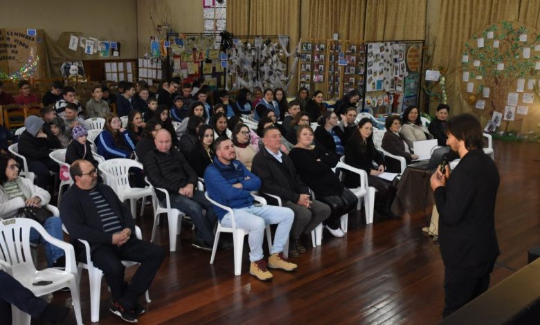Studio Notícias | Studio TV “Tecendo palavras, entrelaçando histórias” foi o tema da Feira do Livro de Cotiporã