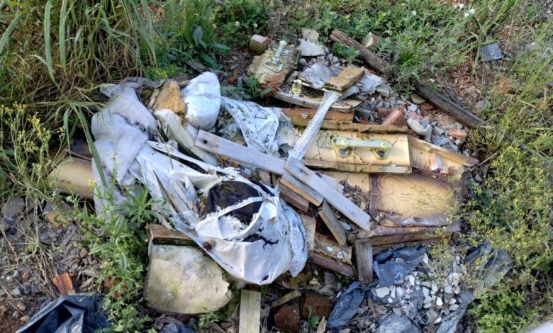 Studio Notícias | Studio TV Prefeitura de Vila Flores retira material descartado irregularmente no cemitério da cidade