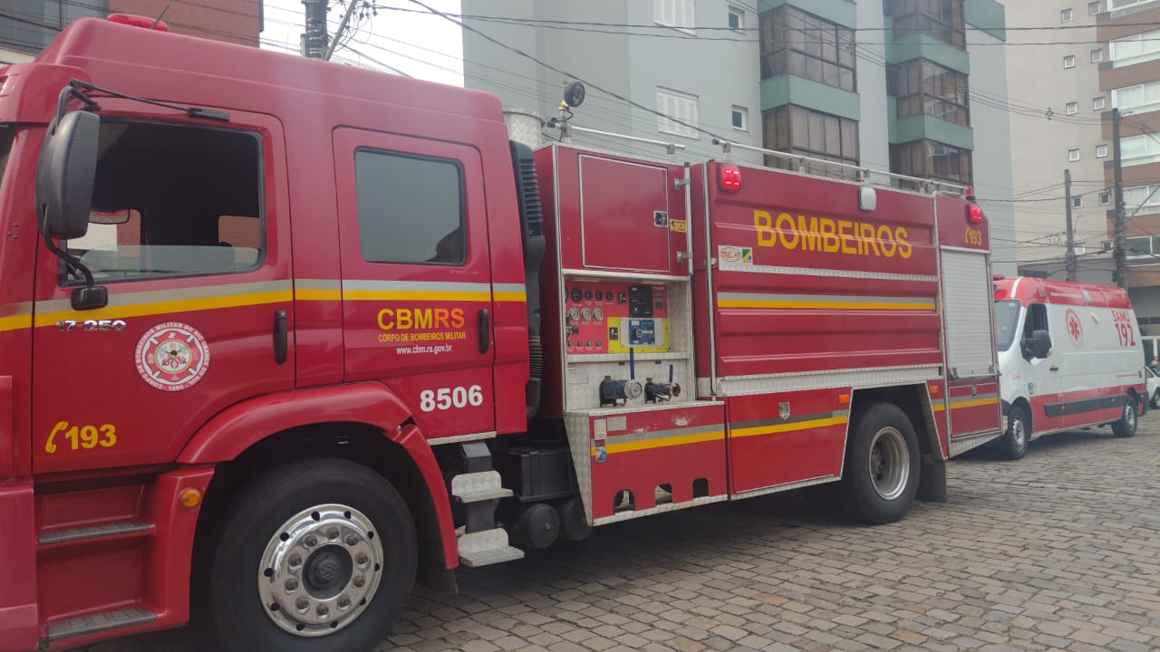 Incêndio destrói residência em Pinto Bandeira 1 Studio Notícias | Studio TV Incêndio destrói residência em Pinto Bandeira