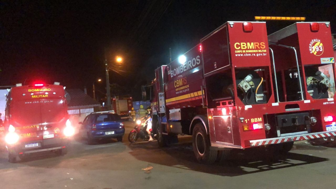 Incêndio destrói residência em Santo Ângelo 1 Studio Notícias | Studio TV Incêndio destrói residência em Santo Ângelo