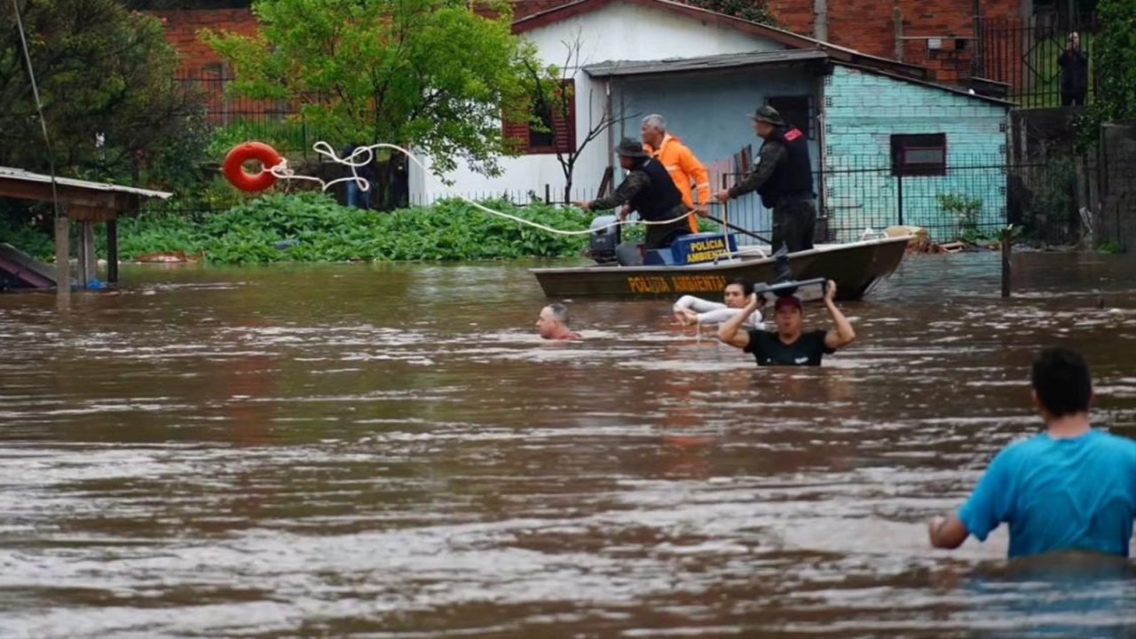 Chuva extrema de até 300 mm ou mais trará alagamentos e cheias de rios no RS, segundo a Metsul 1 Studio Notícias | Studio TV Chuva extrema de até 300 mm ou mais trará alagamentos e cheias de rios no RS, segundo a Metsul