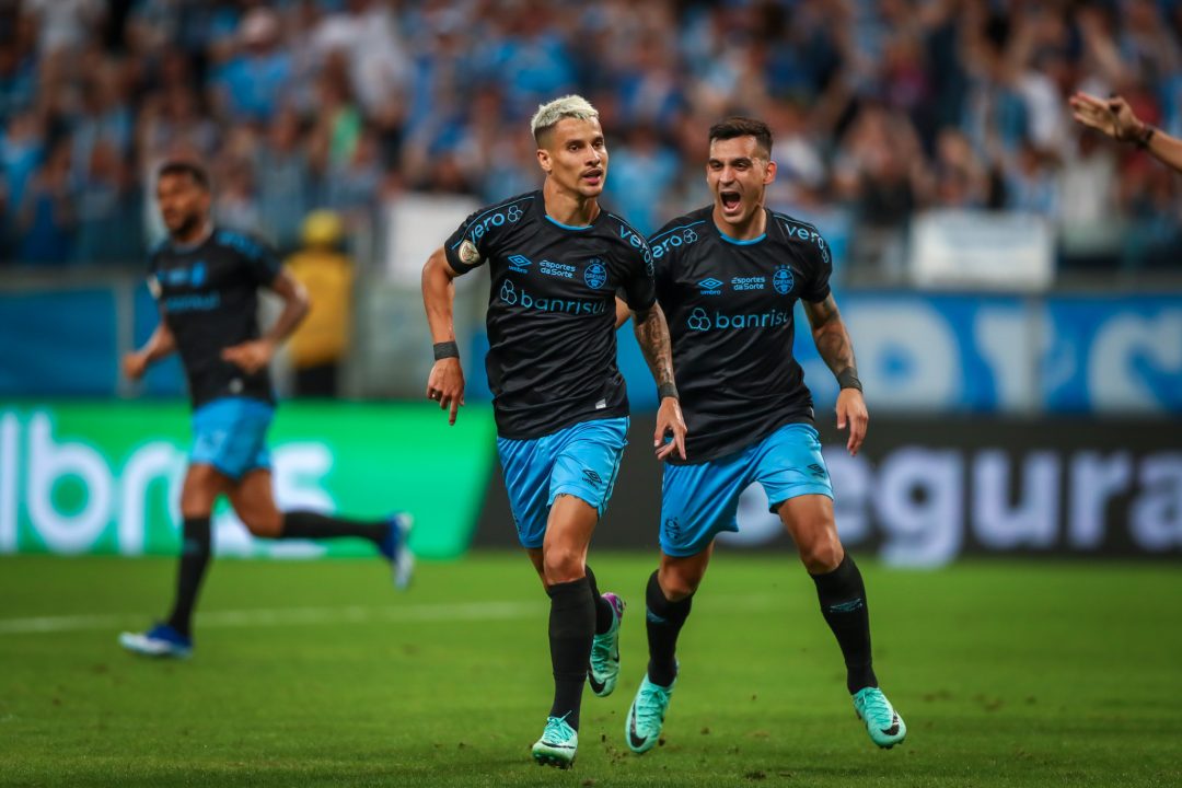 De virada, Grêmio vence Goiás e garante vaga na Copa Libertadores da América 2024 1 Studio Notícias | Studio TV De virada, Grêmio vence Goiás e garante vaga na Copa Libertadores da América 2024