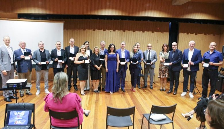 Studio Notícias | Studio TV Secretaria de Assistência Social homenageia empresas que colaboram com projetos sociais