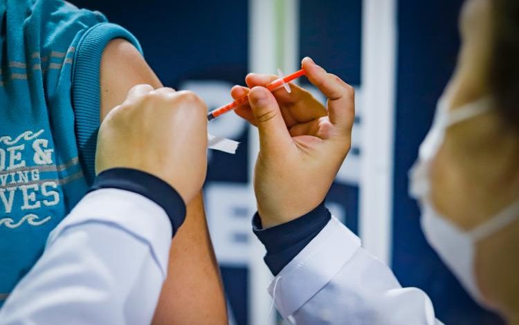Studio Notícias | Studio TV Com cobertura vacinal contra meningite abaixo da meta entre adolescentes no Rio Grande do Sul, governo reforça importância da vacinação