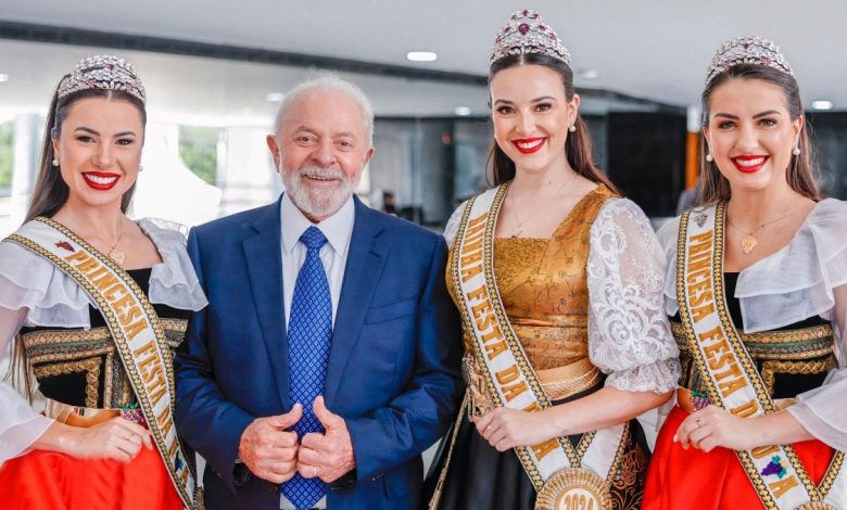 Studio Notícias | Studio TV Presidente Luiz Inácio Lula da Silva recebe comitiva da Festa Nacional da Uva 2024