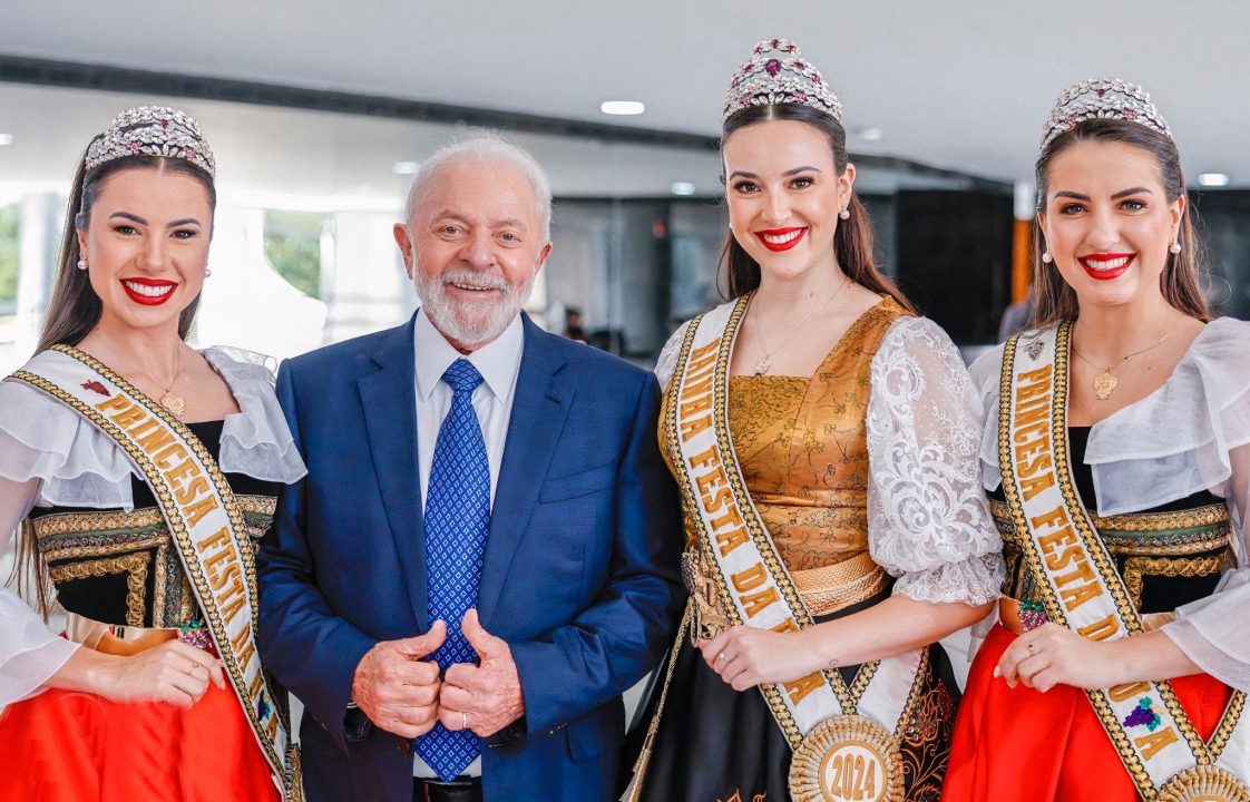 Presidente Luiz Inácio Lula da Silva recebe comitiva da Festa Nacional da Uva 2024 1 Studio Notícias | Studio TV Presidente Luiz Inácio Lula da Silva recebe comitiva da Festa Nacional da Uva 2024