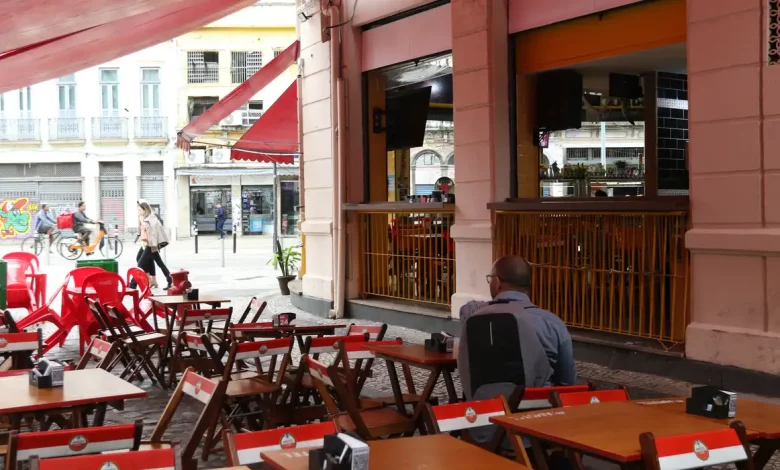 Studio Notícias | Studio TV Mais da metade dos bares e restaurantes opera sem lucro em novembro
