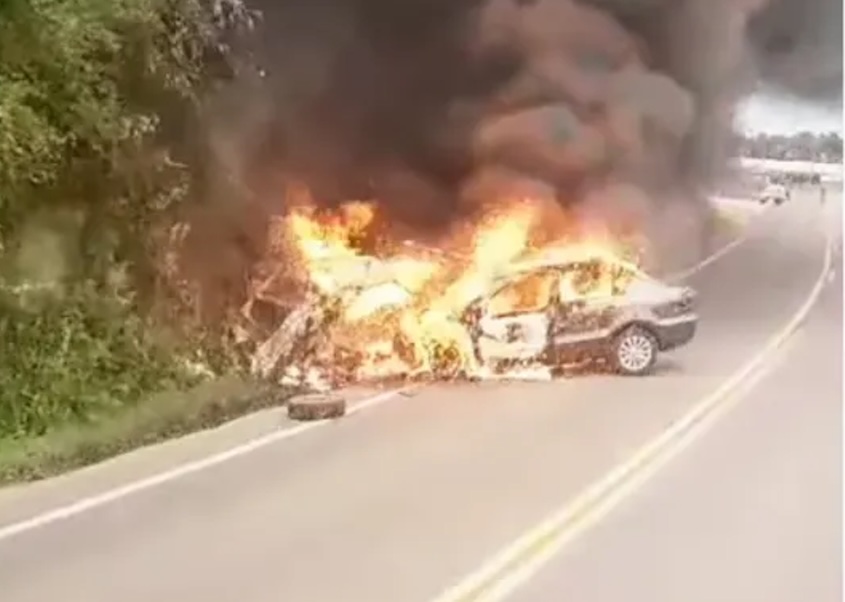 Acidente entre dois carros resulta em morte e incêndio veicular em Pareci Novo 1 Studio Notícias | Studio TV Acidente entre dois carros resulta em morte e incêndio veicular em Pareci Novo
