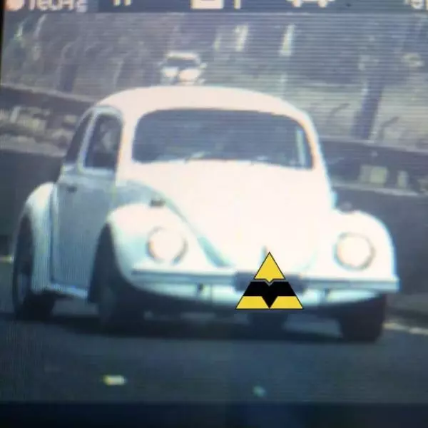 Fusca é flagrado a 122 km/h pela polícia 1 Studio Notícias | Studio TV Fusca é flagrado a 122 km/h pela polícia