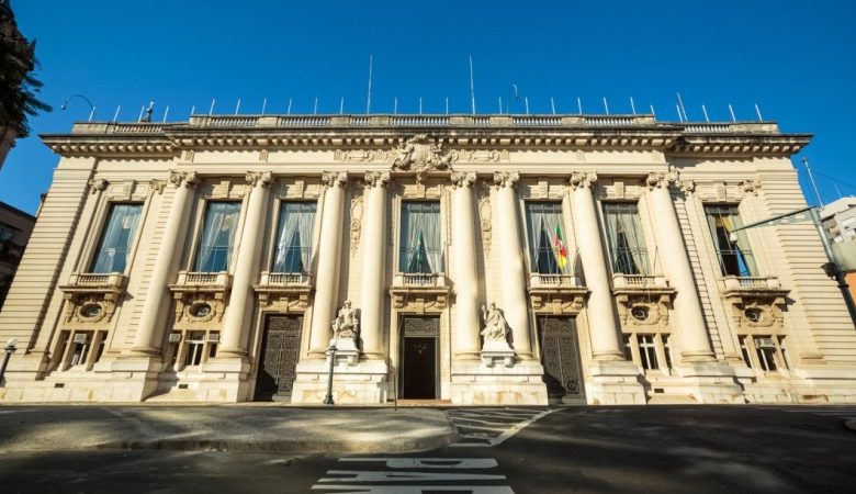 Studio Notícias | Studio TV Governo gaúcho pagará metade do 13º salário na sexta-feira (7)