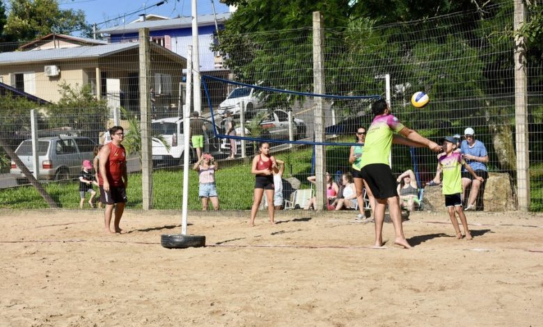 Studio Notícias | Studio TV Cotiporã promoveu 1º Torneio de Vôlei de Praia Pais e Filhos