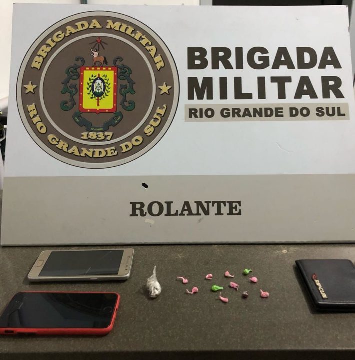 Brigada Militar: homem é preso e menor é apreendido por tráfico de drogas em Rolante 1 Studio Notícias | Studio TV Brigada Militar: homem é preso e menor é apreendido por tráfico de drogas em Rolante