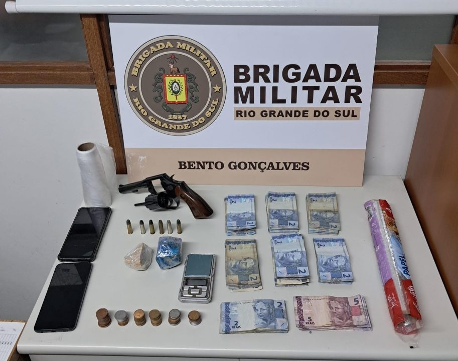 Brigada Militar prende homem por tráfico e porte ilegal em Bento Gonçalves 1 Studio Notícias | Studio TV Brigada Militar prende homem por tráfico e porte ilegal em Bento Gonçalves