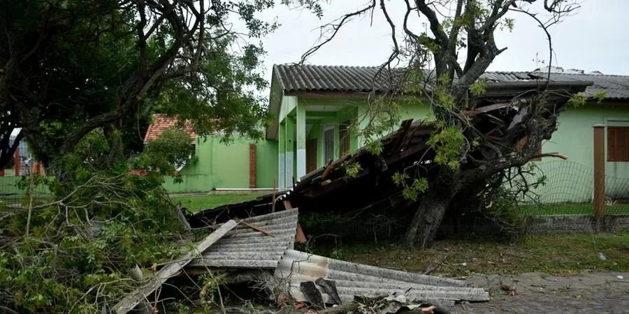 Temporal causa estragos em mais de 80 cidades do Rio Grande do Sul 1 Studio Notícias | Studio TV Temporal causa estragos em mais de 80 cidades do Rio Grande do Sul
