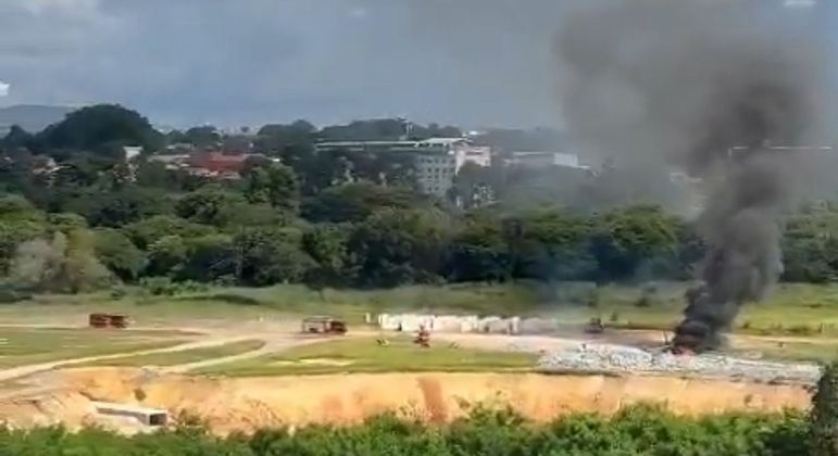 Avião da Polícia Federal cai após decolar do Aeroporto da Pampulha; veja o momento do acidente 1 Studio Notícias | Studio TV Avião da Polícia Federal cai após decolar do Aeroporto da Pampulha; veja o momento do acidente