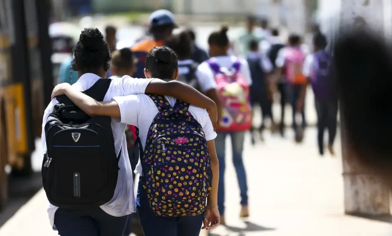 Studio Notícias | Studio TV Casamento de meninas de até 17 anos de idade diminui 65% em uma década