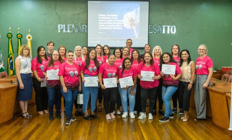 Studio Notícias | Studio TV Nova Prata forma 20 novos cuidadores de idosos
