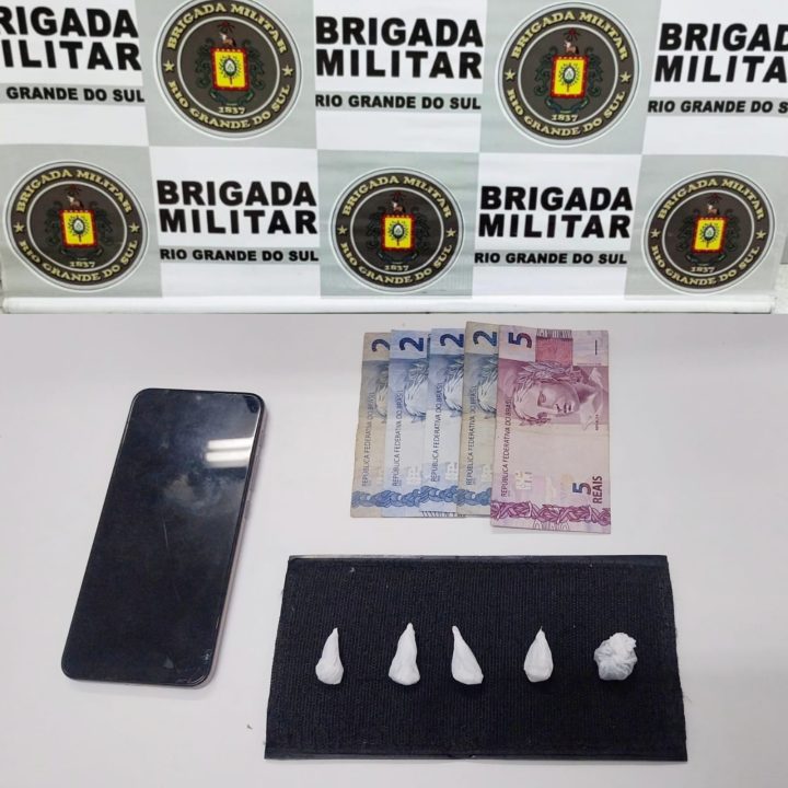 Homem é preso por tráfico de drogas no centro de Nova Prata 1 Studio Notícias | Studio TV Homem é preso por tráfico de drogas no centro de Nova Prata