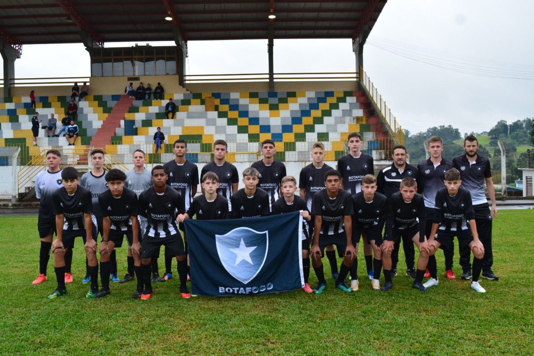 Botafogo de Fagundes Varela recebeu o S.E.R.Caxias. 1 Studio Notícias | Studio TV Botafogo de Fagundes Varela recebeu o S.E.R.Caxias.