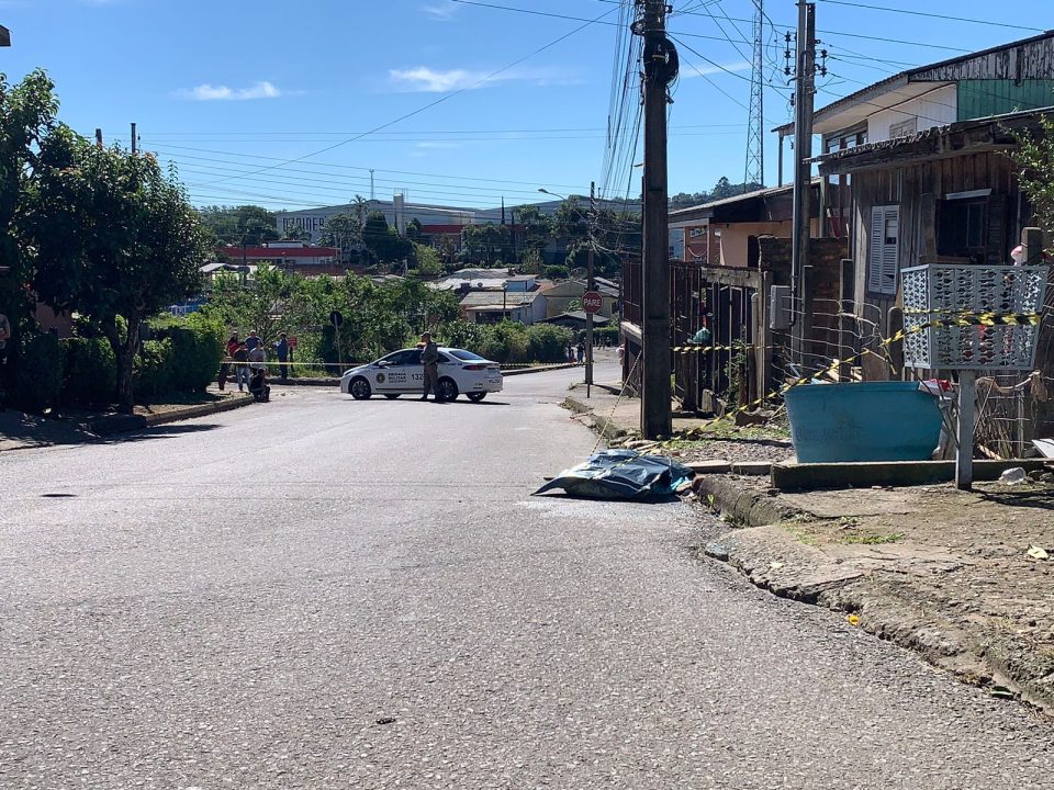Jovem é morto a tiros no bairro Vila Ipê, em Caxias do Sul 1 Studio Notícias | Studio TV Jovem é morto a tiros no bairro Vila Ipê, em Caxias do Sul