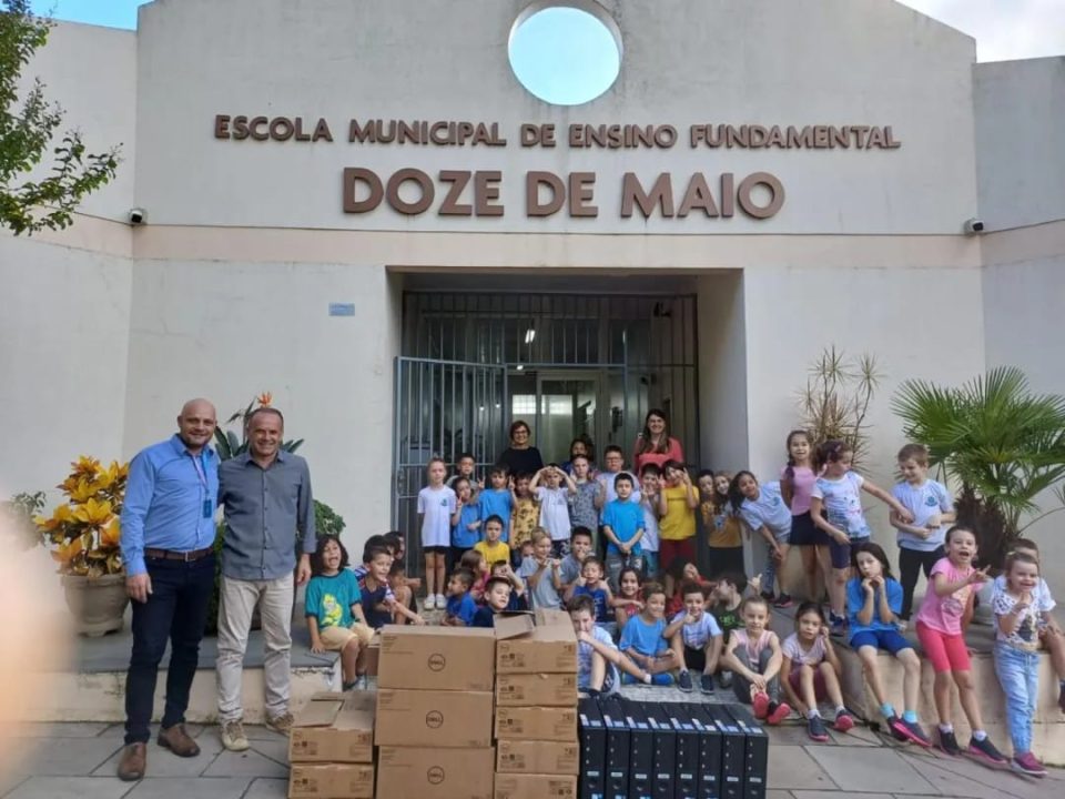Escolas municipais de Vila Flores recebem computadores 1 Studio Notícias | Studio TV Escolas municipais de Vila Flores recebem computadores