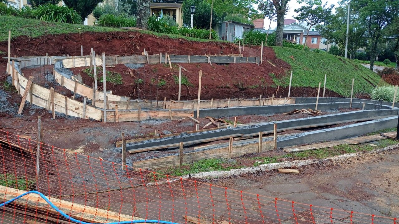 Segue obras de Revitalização da Praça Frei Adelar Primo Rigo em Vila Flores 1 Studio Notícias | Studio TV Segue obras de Revitalização da Praça Frei Adelar Primo Rigo em Vila Flores