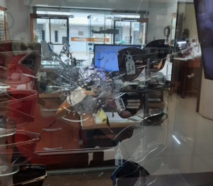 Dono de joalheria reage a assalto e crime termina com dois bandidos dois mortos e um preso 1 Studio Notícias | Studio TV Dono de joalheria reage a assalto e crime termina com dois bandidos dois mortos e um preso