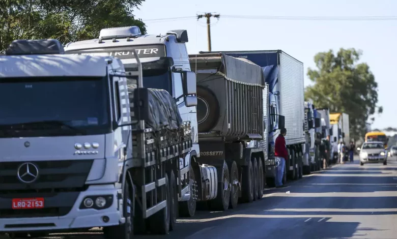 Studio Notícias | Studio TV Motorista profissional sem exame toxicológico em dia voltará a ser multado a partir de 1º de maio