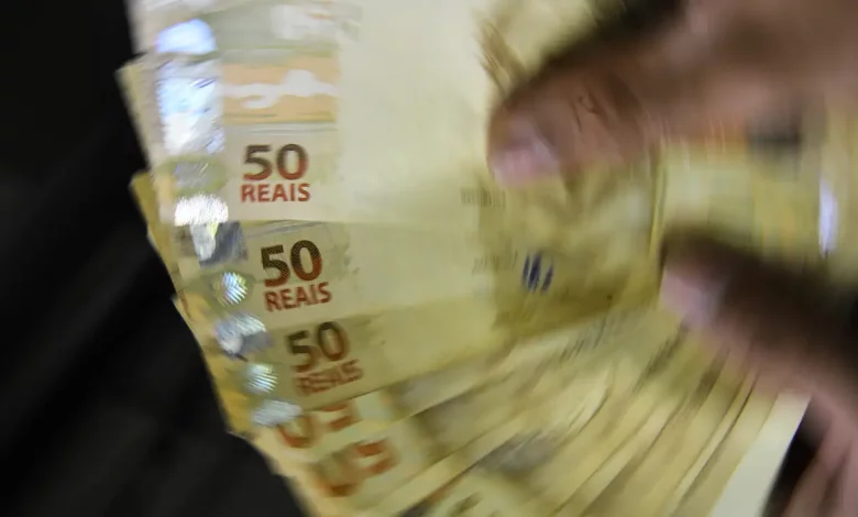 Studio Notícias | Studio TV Custo Brasil: país tem a terceira maior taxa bancária mundial