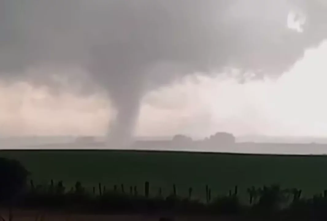 Tornado causa danos no interior de município na Região Central do Rio Grande do Sul 1 Studio Notícias | Studio TV Tornado causa danos no interior de município na Região Central do Rio Grande do Sul