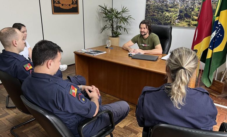 Studio Notícias | Studio TV Administração Municipal e Defesa Civil de Cotiporã recebem Corpo de Bombeiros Veranópolis