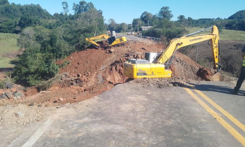 Studio Notícias | Studio TV CSG emite nota sobre causa do desmoronamento da ERS-240 em Capela de Santana