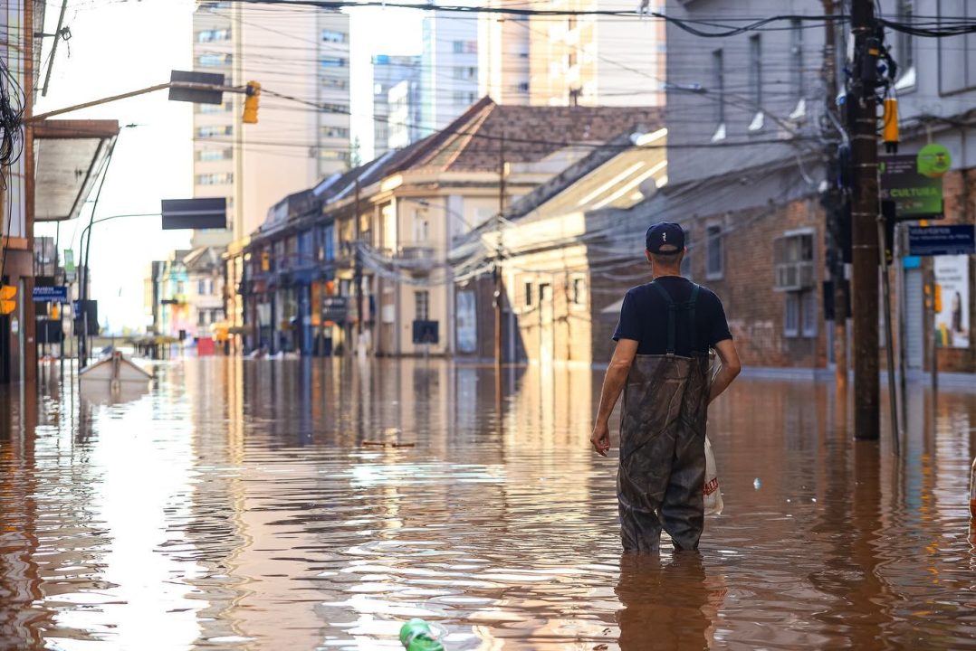 Chuva ganha muita força neste domingo com alagamentos e inundações, alerta a Metsul 1 Studio Notícias | Studio TV Chuva ganha muita força neste domingo com alagamentos e inundações, alerta a Metsul