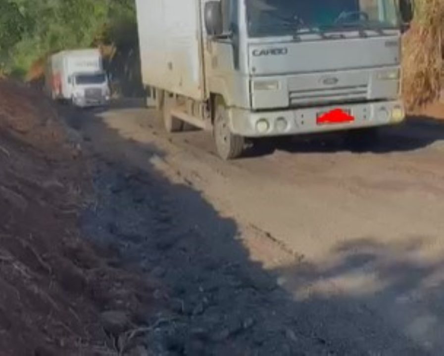 ERS-122, em Flores da Cunha, é novamente bloqueada 1 Studio Notícias | Studio TV ERS-122, em Flores da Cunha, é novamente bloqueada