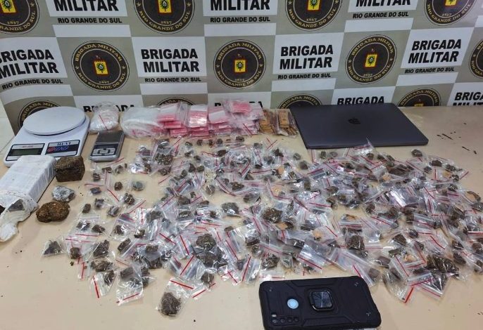 Studio Notícias | Studio TV Traficante é preso com 276 porções de maconha em Tramandaí
