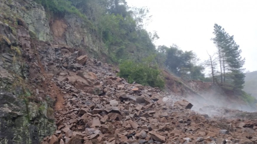 ERS-129, entre Muçum e Vespasiano Corrêa, estará bloqueada nesta sexta-feira para detonação de rochas 1 Studio Notícias | Studio TV ERS-129, entre Muçum e Vespasiano Corrêa, estará bloqueada nesta sexta-feira para detonação de rochas
