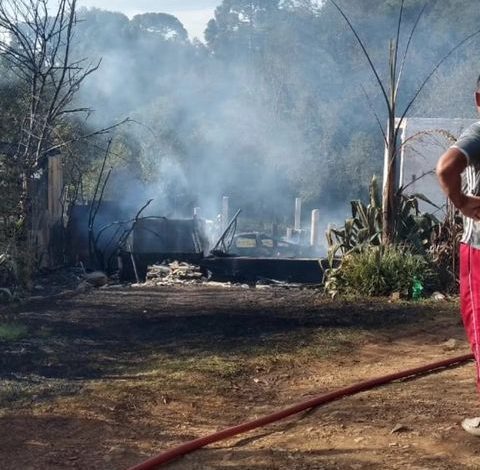 Studio Notícias | Studio TV Família de Nova Prata perde casa em incêndio e precisa de doações