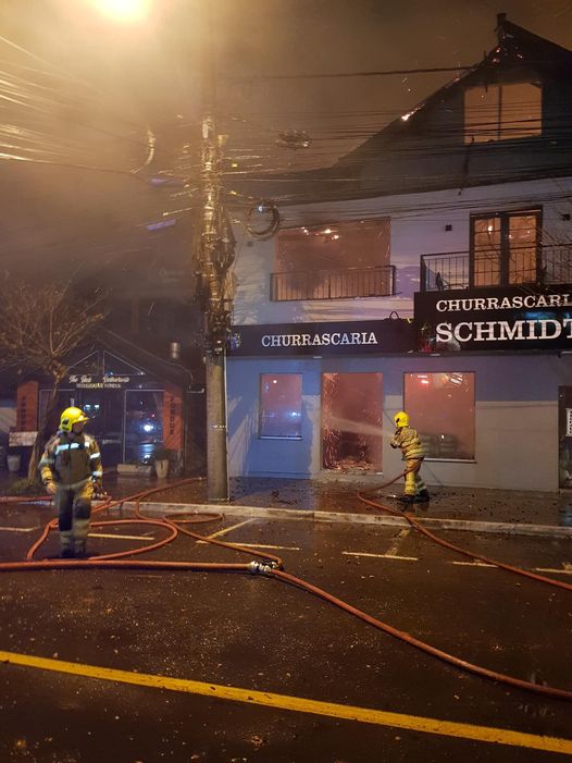 Incêndio destrói Churrascaria Schmidt em Gramado 1 Studio Notícias | Studio TV Incêndio destrói Churrascaria Schmidt em Gramado
