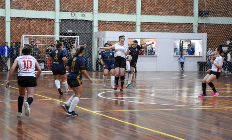 Studio Notícias | Studio TV Categorias Veterano e Feminino estreiam no Campeonato de Futsal de Cotiporã
