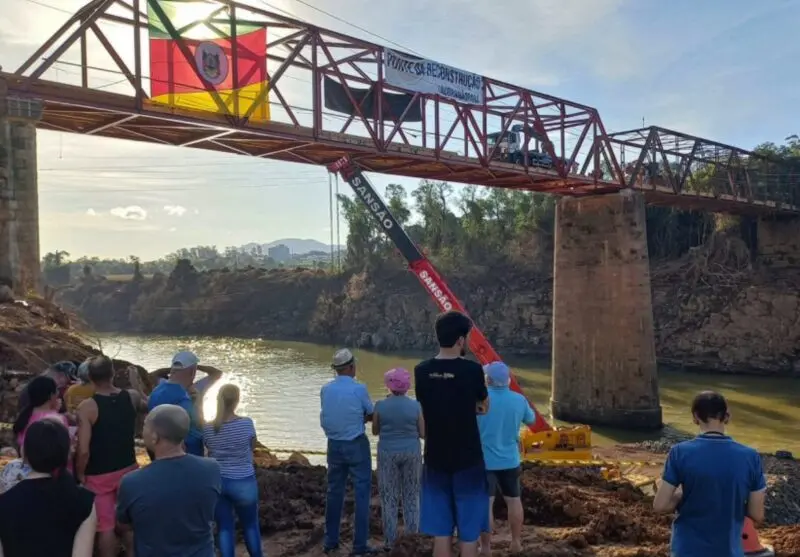 Ponte Histórica é reconstruída por empresários em apenas 15 dias no Rio Grande do Sul 1 Studio Notícias | Studio TV Ponte Histórica é reconstruída por empresários em apenas 15 dias no Rio Grande do Sul