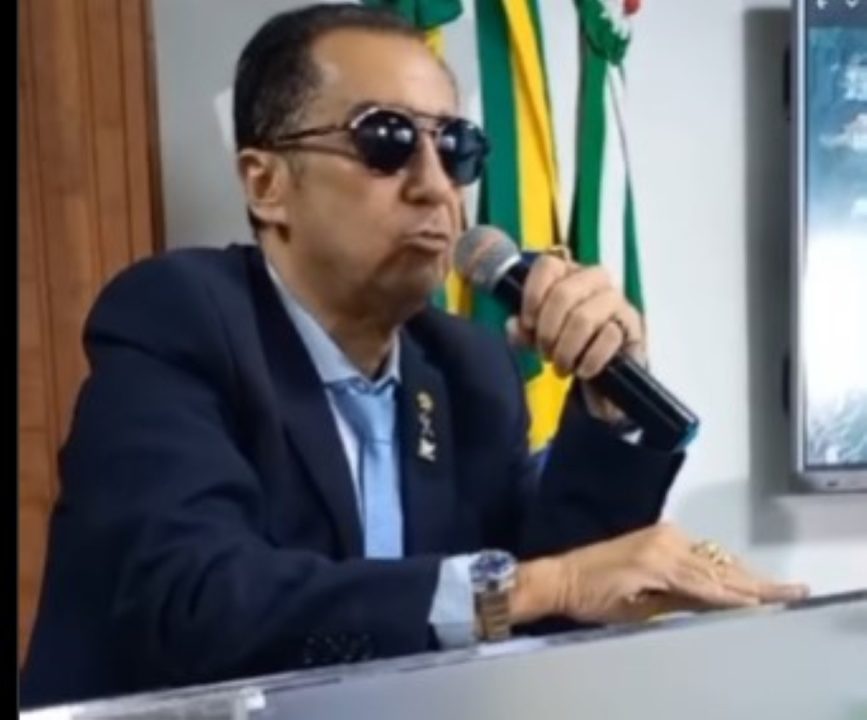 Kajuru vai doar casa para agricultora que perdeu a moradia em deslizamento no RS e guarda o que sobrou em chiqueiro 1 Studio Notícias | Studio TV Kajuru vai doar casa para agricultora que perdeu a moradia em deslizamento no RS e guarda o que sobrou em chiqueiro